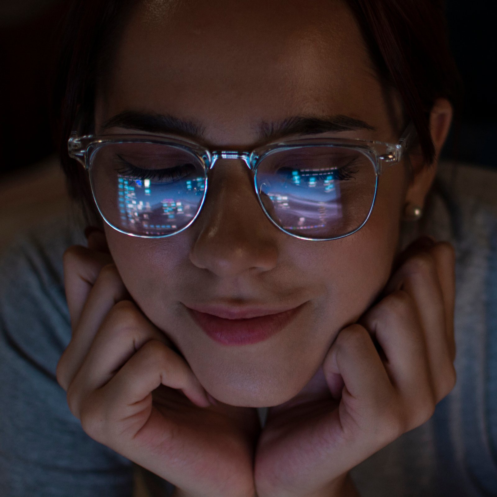 portrait-woman-looking-laptop-late-night